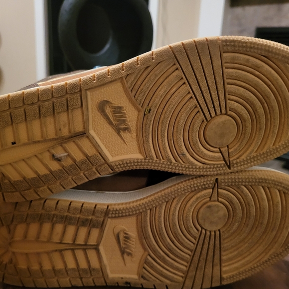 Sneakers - Picture 4 of 5